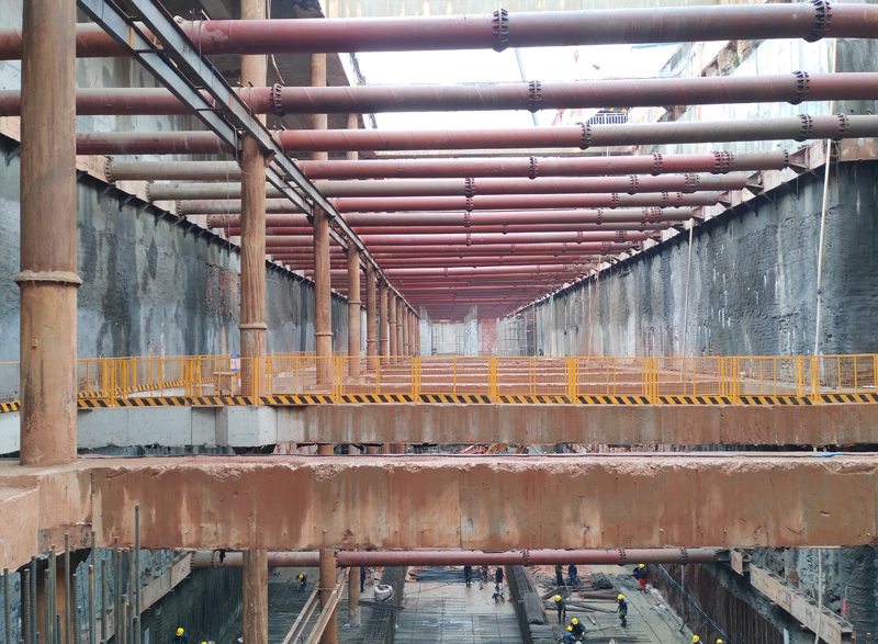 2018.11.19长沙地铁6号线迎宾路口站主体基坑土方开挖完成(四工区 质检部 龙博强).jpg